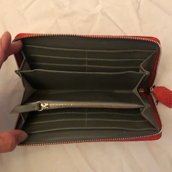 Red Crocodile Genuine Women's Wallet - Picture 7 of 10